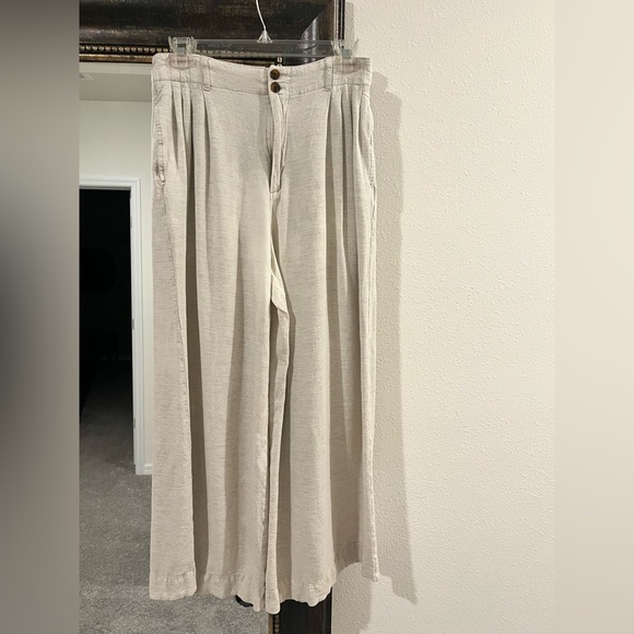 CeCe Pleated Wide Leg Trousers  Size 6 - Picture 2 of 8